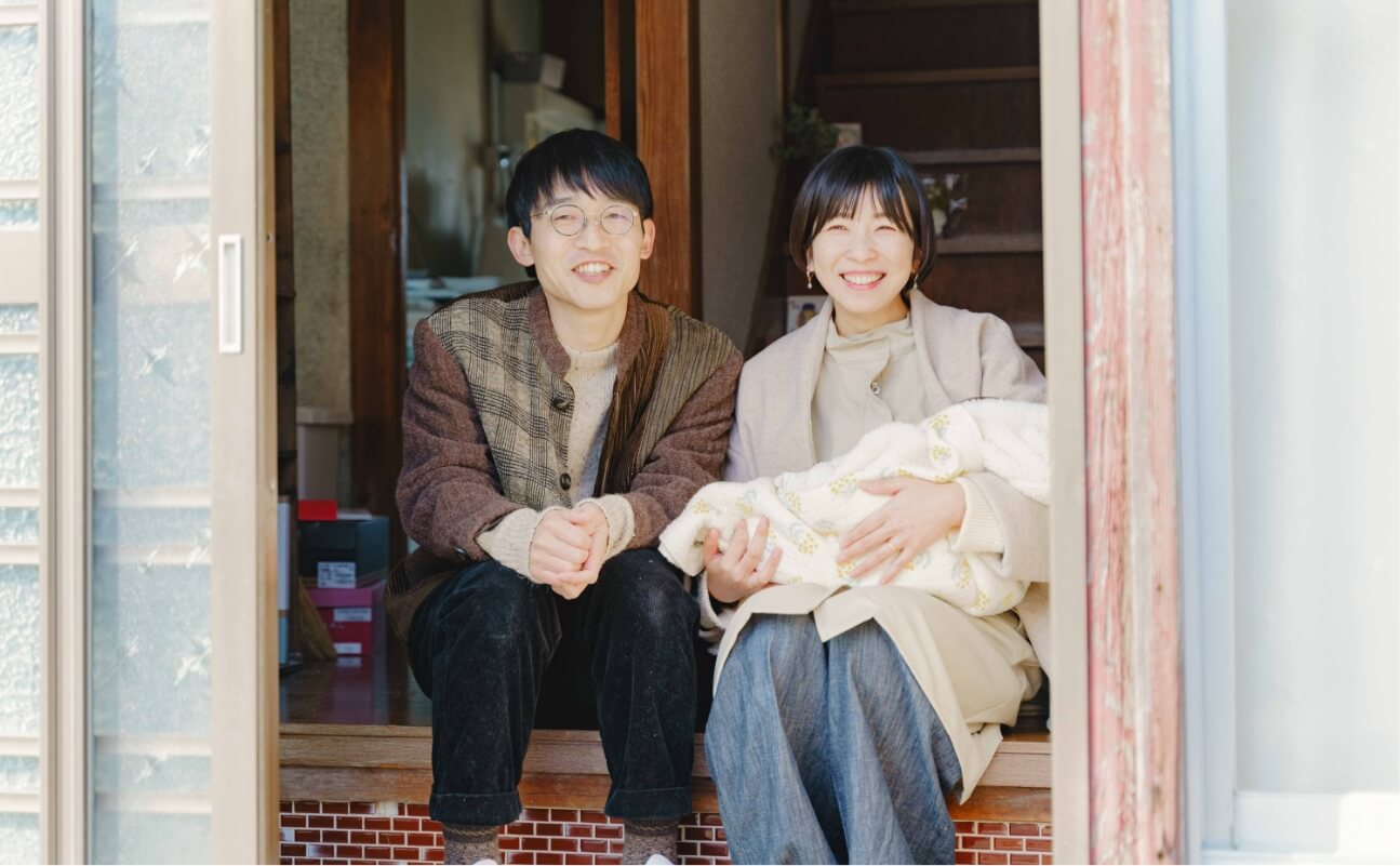 夫婦が談笑している